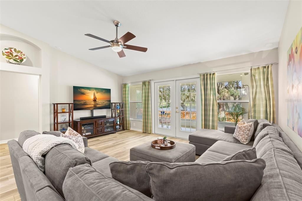 En Venta: $434,900 (4 camas, 2 baños, 2145 Pies cuadrados)