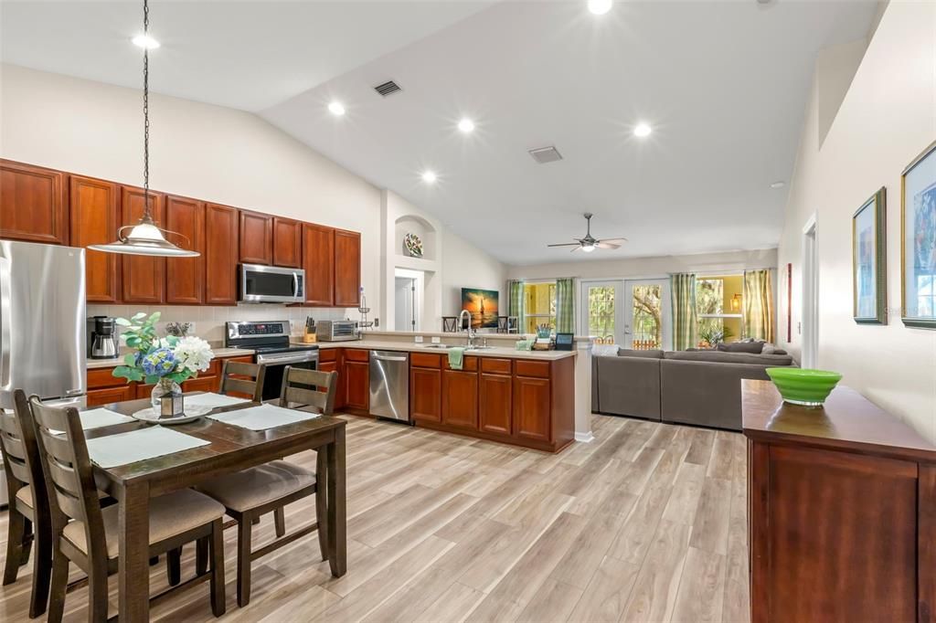 En Venta: $434,900 (4 camas, 2 baños, 2145 Pies cuadrados)