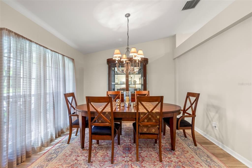 En Venta: $434,900 (4 camas, 2 baños, 2145 Pies cuadrados)