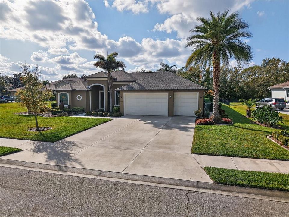 For Sale: $799,000 (4 beds, 3 baths, 2651 Square Feet)