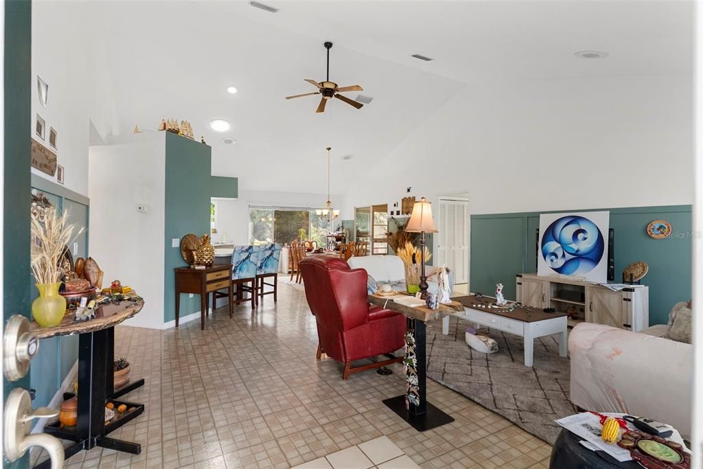 For Sale: $288,935 (2 beds, 2 baths, 1560 Square Feet)