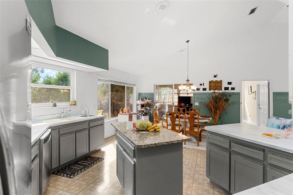 For Sale: $288,935 (2 beds, 2 baths, 1560 Square Feet)