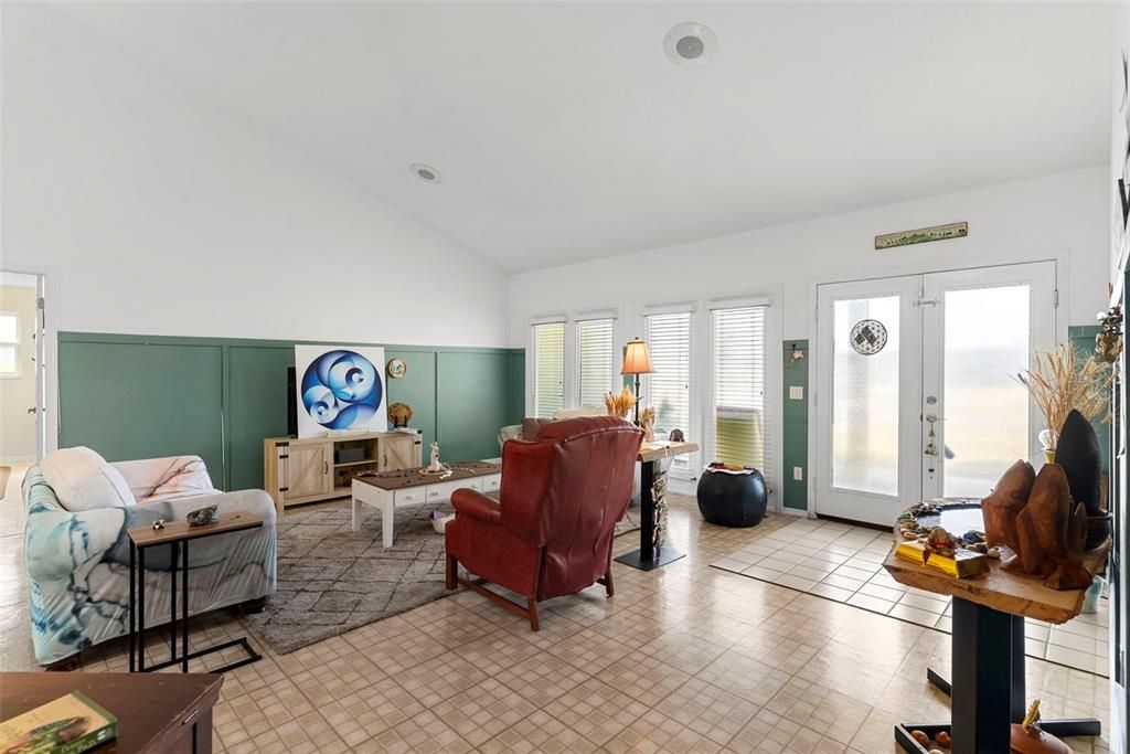 For Sale: $288,935 (2 beds, 2 baths, 1560 Square Feet)