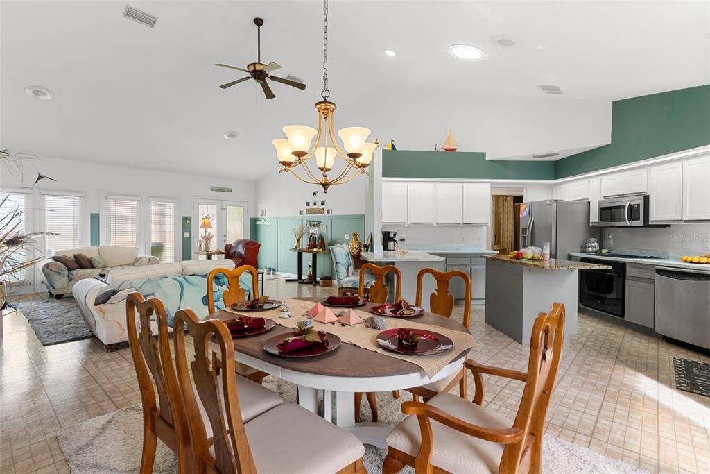 For Sale: $288,935 (2 beds, 2 baths, 1560 Square Feet)