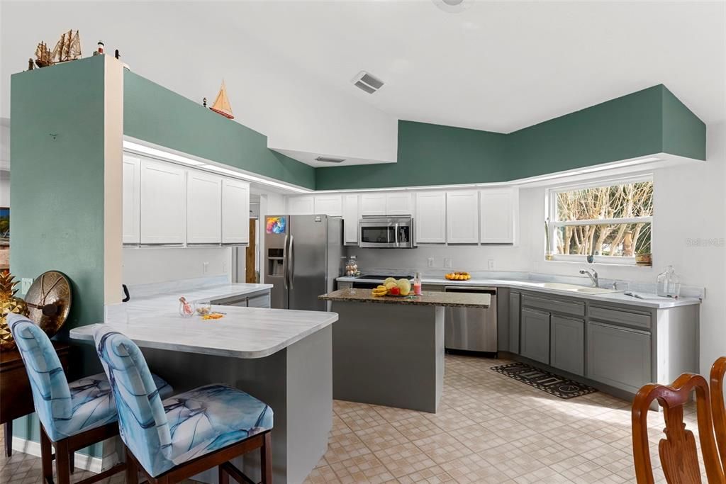 For Sale: $288,935 (2 beds, 2 baths, 1560 Square Feet)