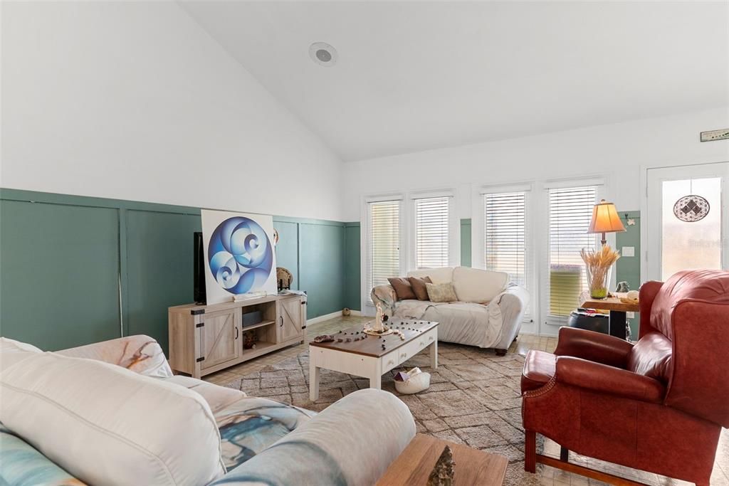 For Sale: $288,935 (2 beds, 2 baths, 1560 Square Feet)