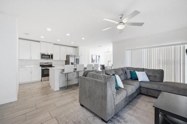 出租: $2,300 (4 贝兹, 3 浴室, 1649 平方英尺)