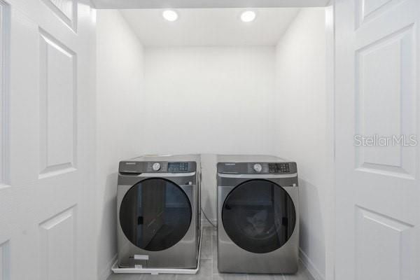 出租: $2,300 (4 贝兹, 3 浴室, 1649 平方英尺)