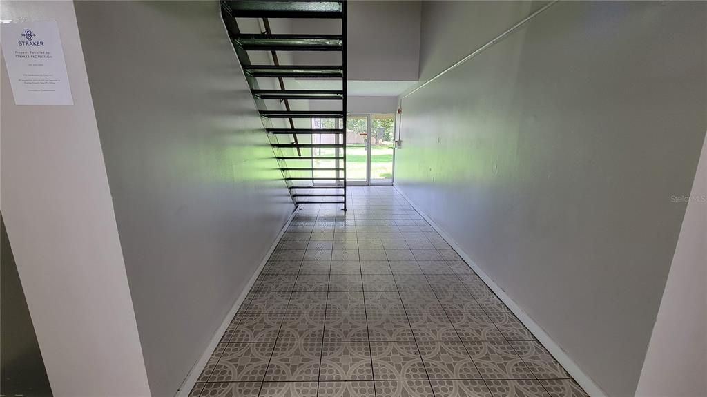 For Rent: $1,295 (2 beds, 1 baths, 761 Square Feet)