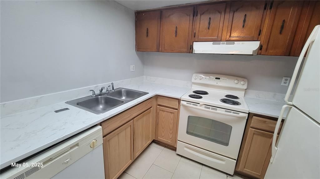 For Rent: $1,295 (2 beds, 1 baths, 761 Square Feet)