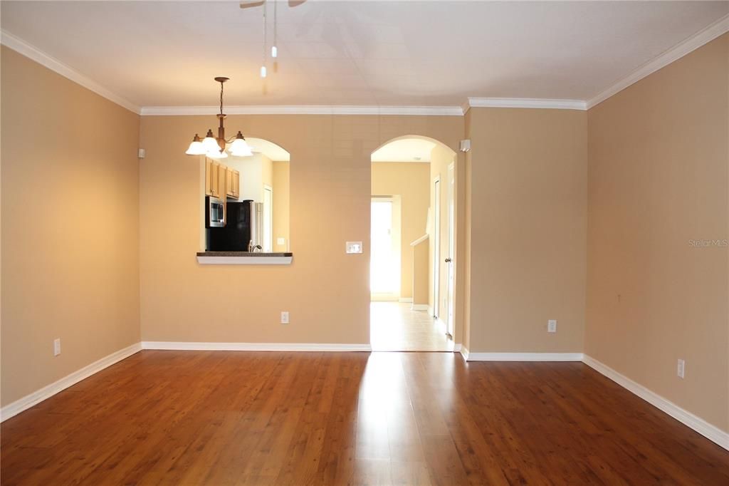 For Sale: $280,000 (2 beds, 2 baths, 1240 Square Feet)