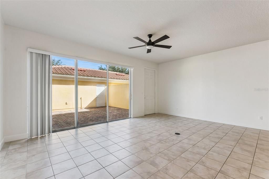 En Venta: $455,000 (3 camas, 3 baños, 1830 Pies cuadrados)