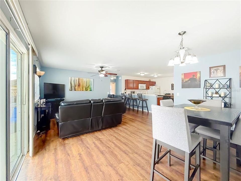 En Venta: $295,000 (2 camas, 2 baños, 1156 Pies cuadrados)