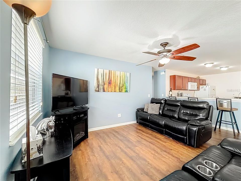 En Venta: $295,000 (2 camas, 2 baños, 1156 Pies cuadrados)