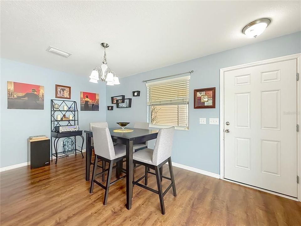 En Venta: $295,000 (2 camas, 2 baños, 1156 Pies cuadrados)