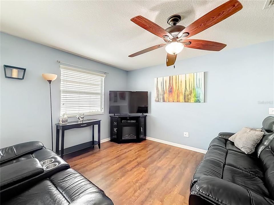 En Venta: $295,000 (2 camas, 2 baños, 1156 Pies cuadrados)