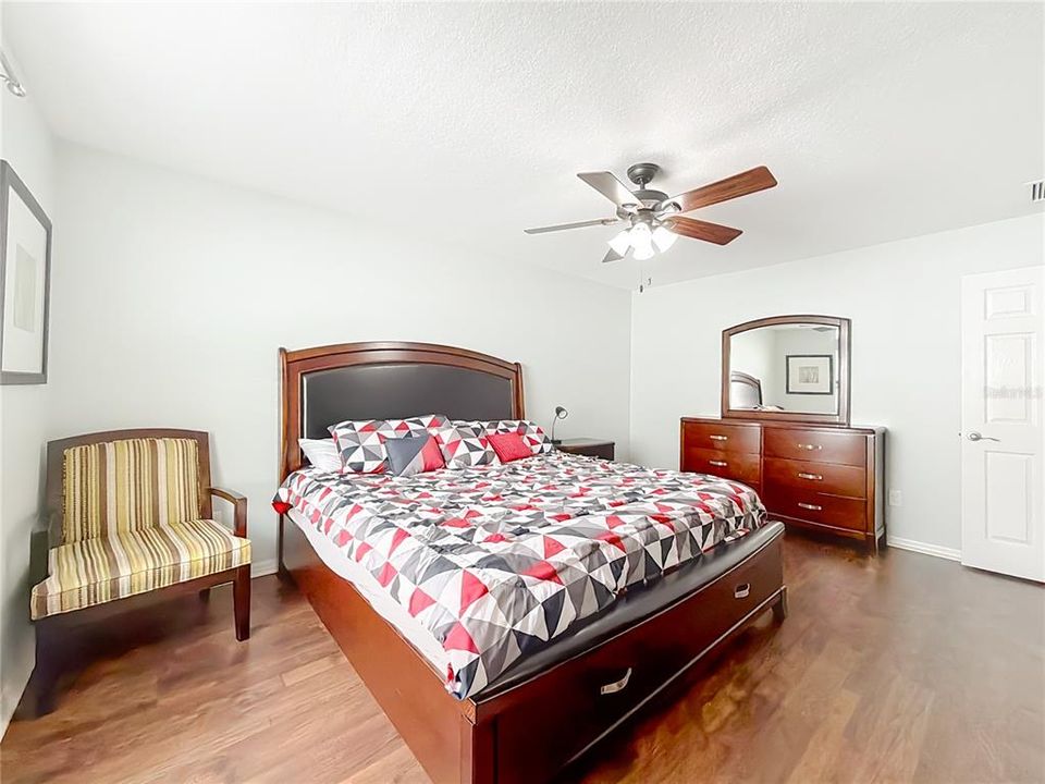 En Venta: $295,000 (2 camas, 2 baños, 1156 Pies cuadrados)