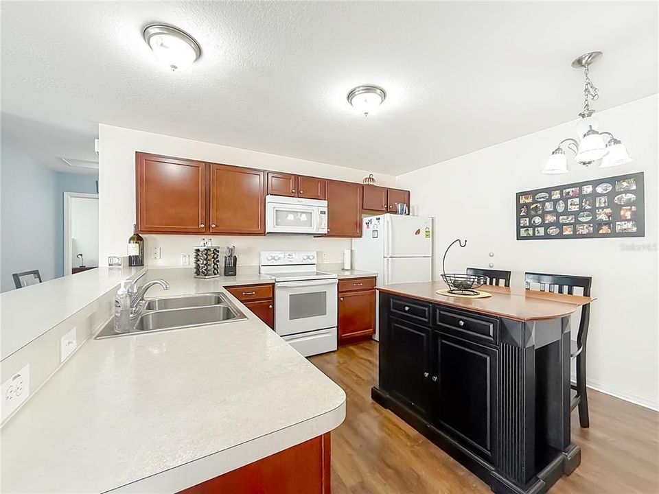 En Venta: $295,000 (2 camas, 2 baños, 1156 Pies cuadrados)