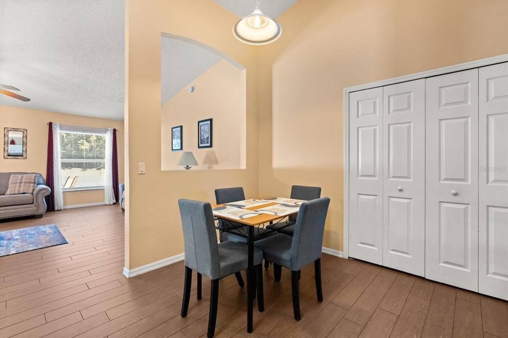 En Venta: $359,900 (3 camas, 2 baños, 2020 Pies cuadrados)