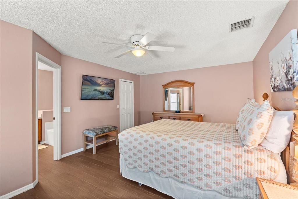 En Venta: $359,900 (3 camas, 2 baños, 2020 Pies cuadrados)