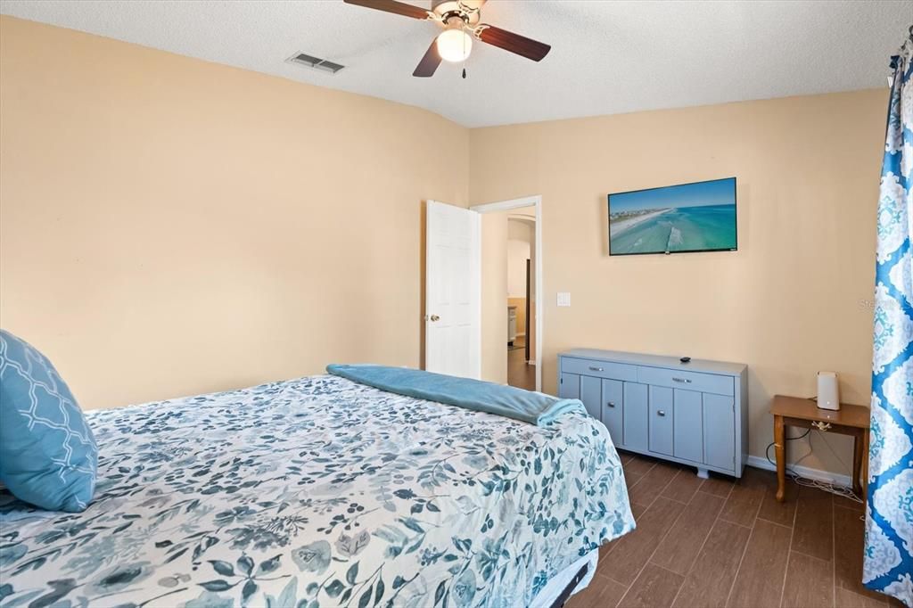 En Venta: $359,900 (3 camas, 2 baños, 2020 Pies cuadrados)