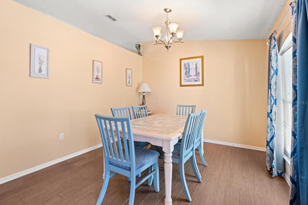 En Venta: $359,900 (3 camas, 2 baños, 2020 Pies cuadrados)