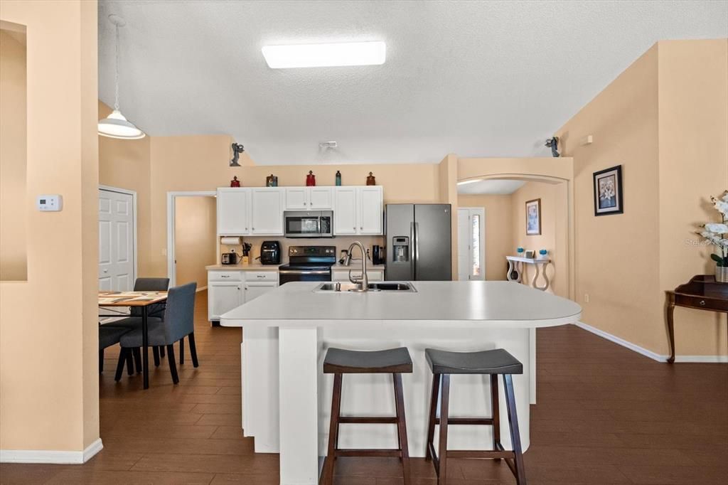 En Venta: $359,900 (3 camas, 2 baños, 2020 Pies cuadrados)