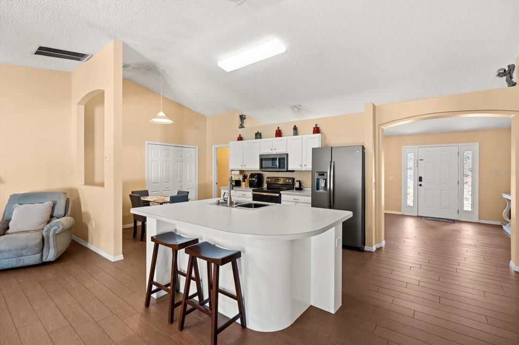 En Venta: $359,900 (3 camas, 2 baños, 2020 Pies cuadrados)