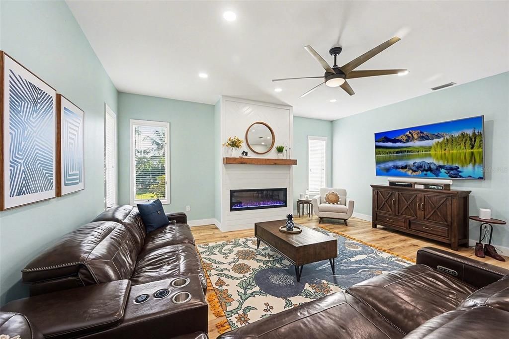 На продажу: $1,375,000 (4 спален, 4 ванн, 3194 Квадратных фут)