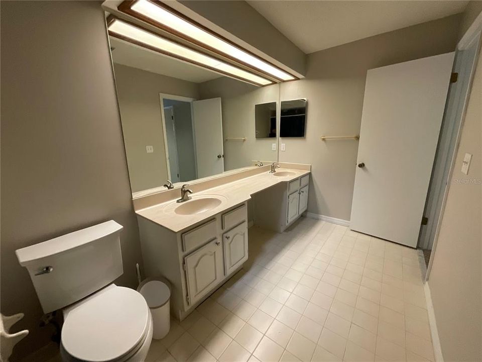 En Venta: $285,000 (3 camas, 2 baños, 1566 Pies cuadrados)