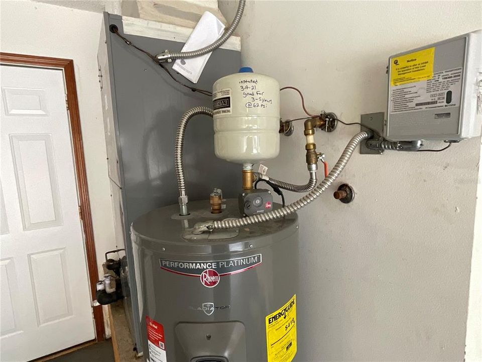 En Venta: $285,000 (3 camas, 2 baños, 1566 Pies cuadrados)