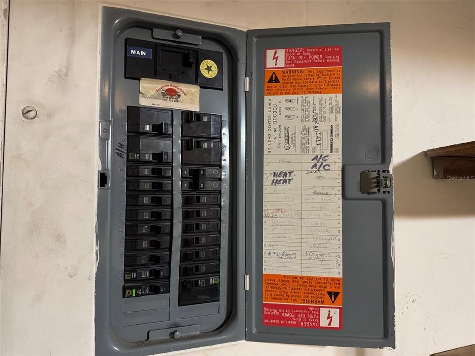 En Venta: $285,000 (3 camas, 2 baños, 1566 Pies cuadrados)