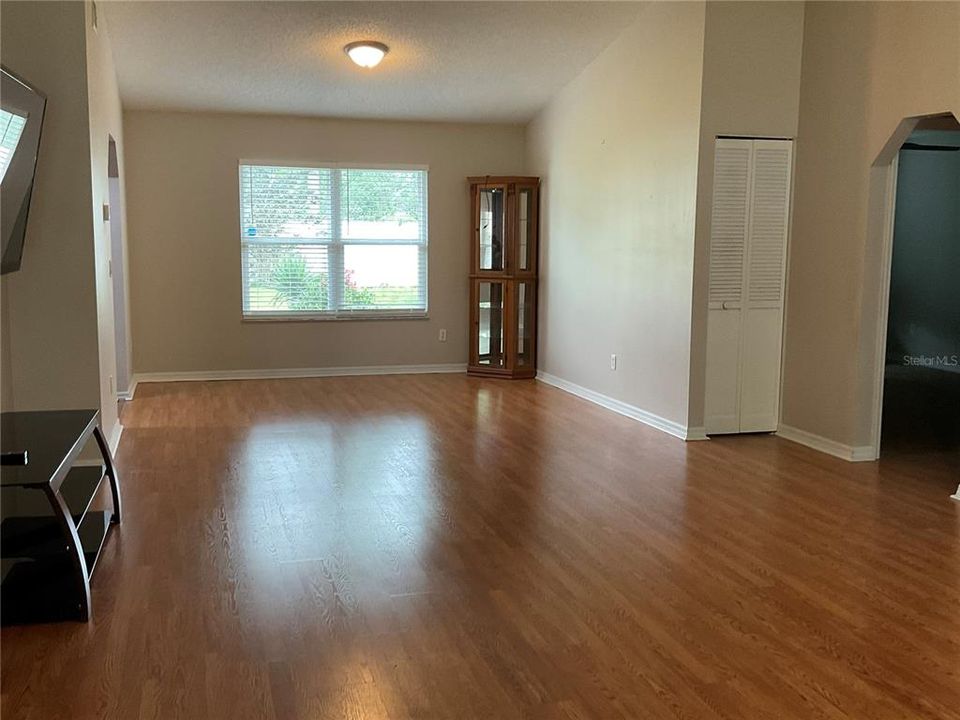 En Venta: $285,000 (3 camas, 2 baños, 1566 Pies cuadrados)