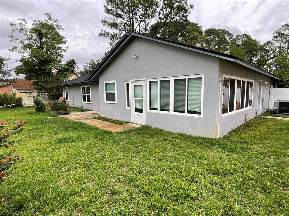 En Venta: $285,000 (3 camas, 2 baños, 1566 Pies cuadrados)