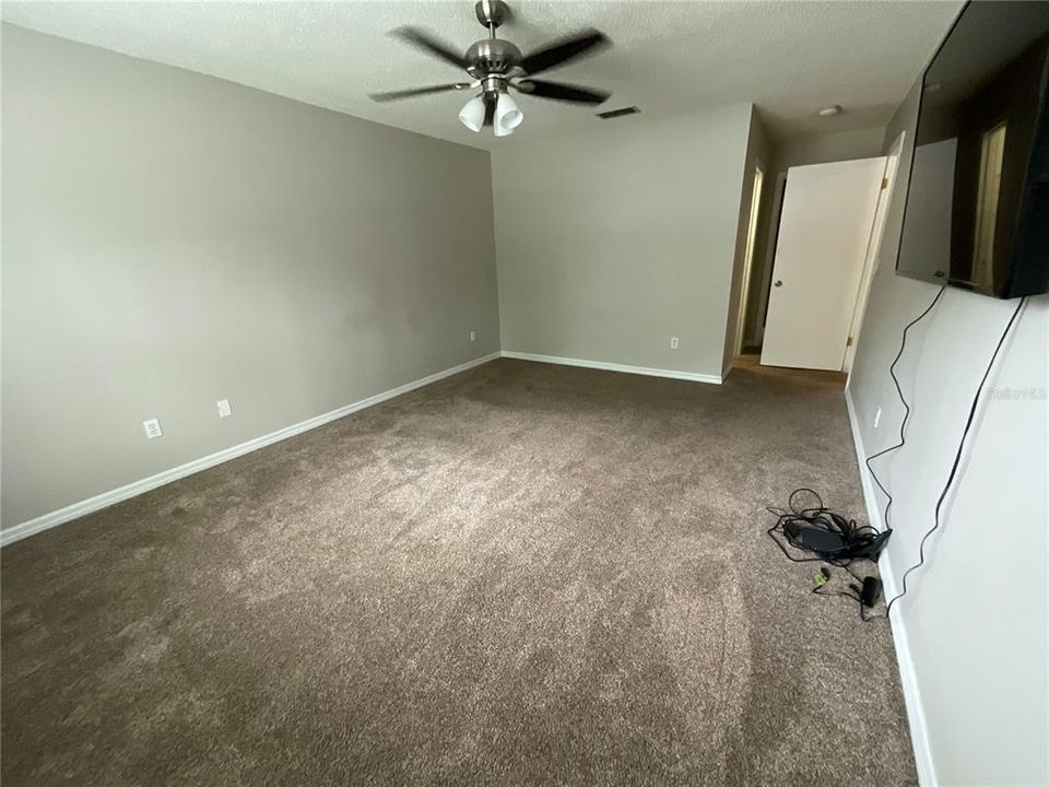 En Venta: $285,000 (3 camas, 2 baños, 1566 Pies cuadrados)