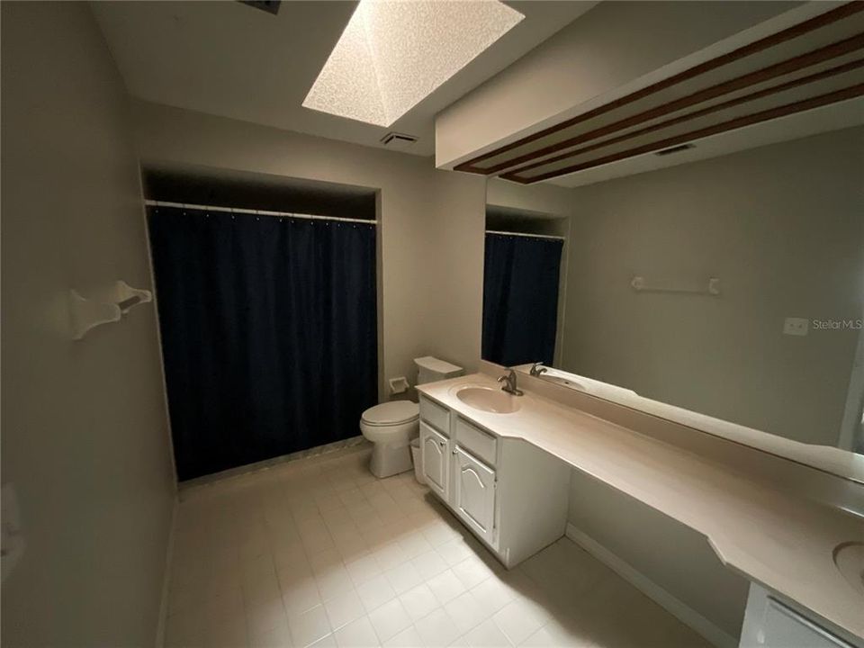 En Venta: $285,000 (3 camas, 2 baños, 1566 Pies cuadrados)