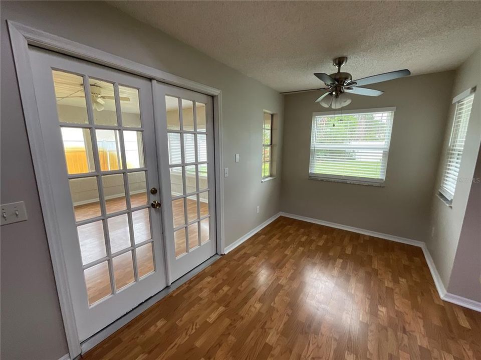 En Venta: $285,000 (3 camas, 2 baños, 1566 Pies cuadrados)