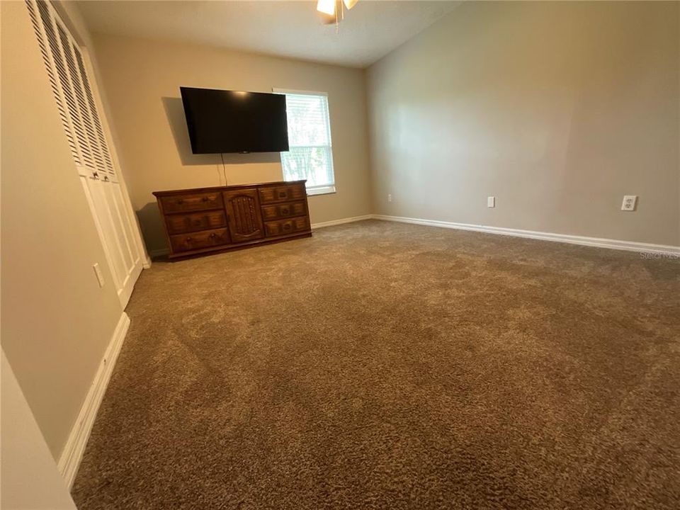 En Venta: $285,000 (3 camas, 2 baños, 1566 Pies cuadrados)