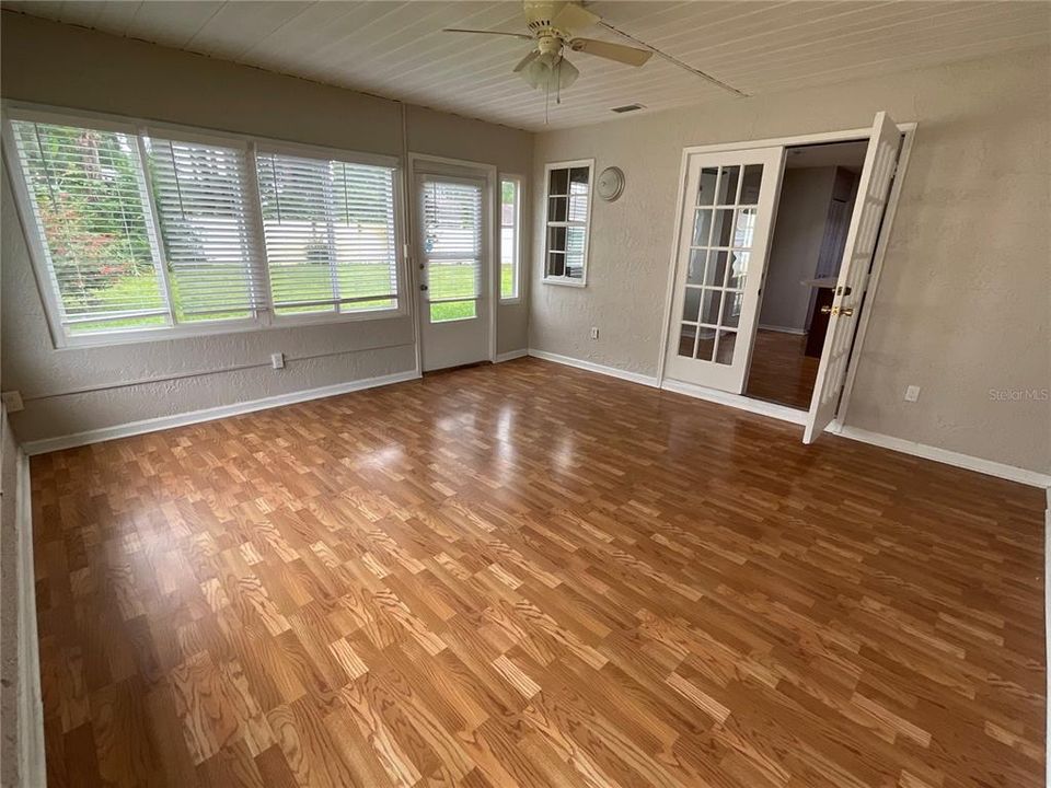 En Venta: $285,000 (3 camas, 2 baños, 1566 Pies cuadrados)