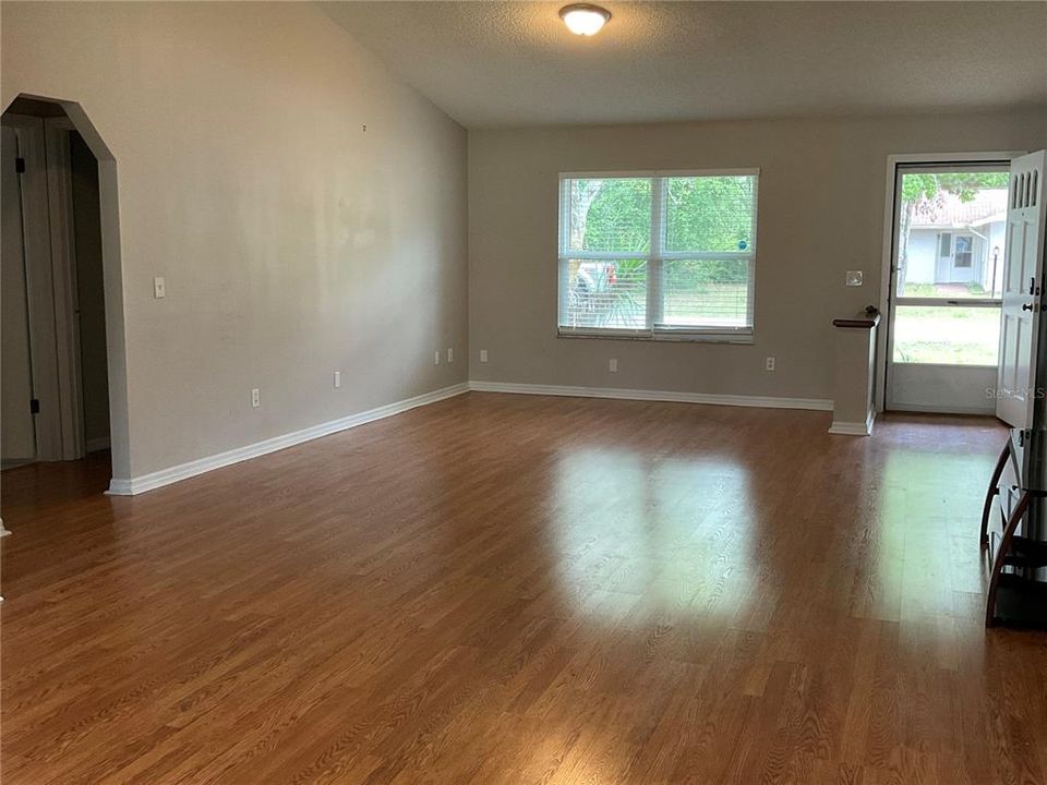 En Venta: $285,000 (3 camas, 2 baños, 1566 Pies cuadrados)