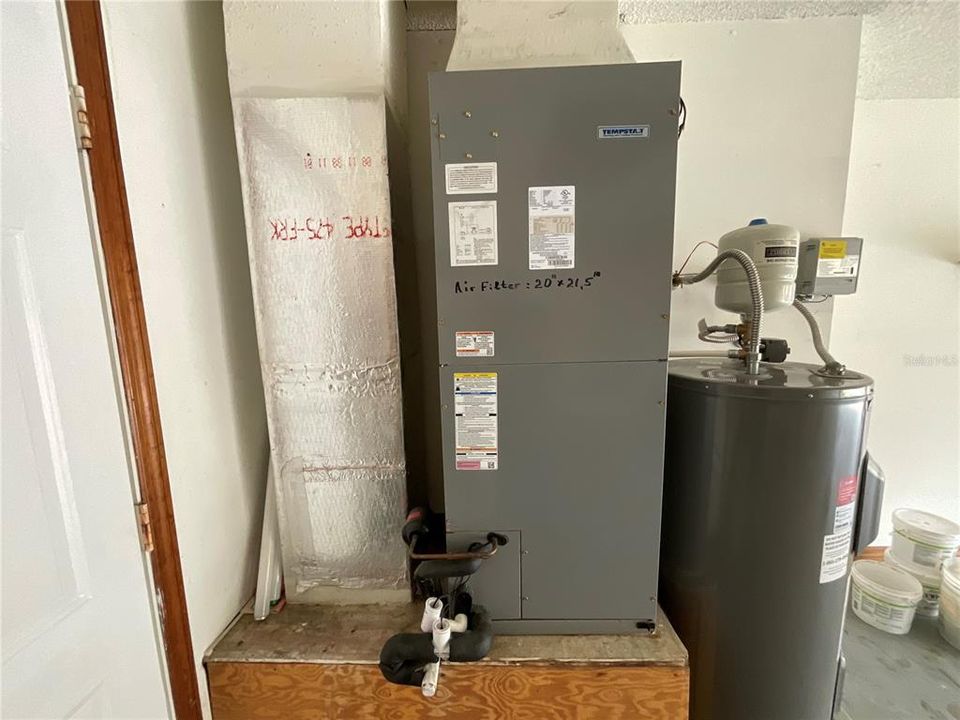 En Venta: $285,000 (3 camas, 2 baños, 1566 Pies cuadrados)