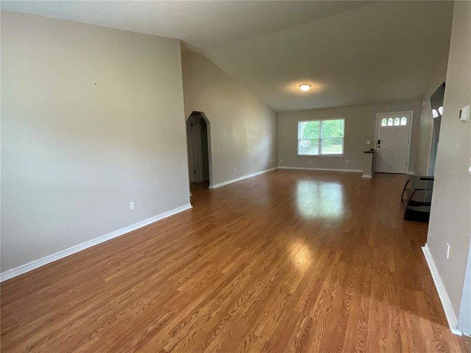 En Venta: $285,000 (3 camas, 2 baños, 1566 Pies cuadrados)