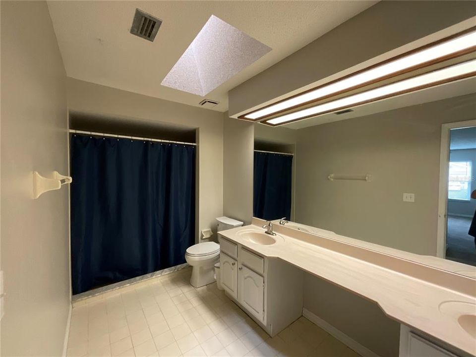 En Venta: $285,000 (3 camas, 2 baños, 1566 Pies cuadrados)