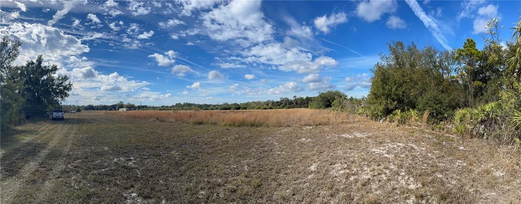 待售: $612,000 (3.03 acres)