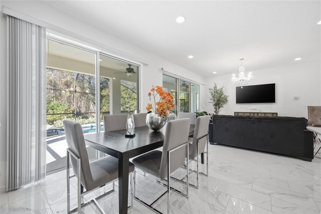 En Venta: $649,000 (6 camas, 4 baños, 2872 Pies cuadrados)