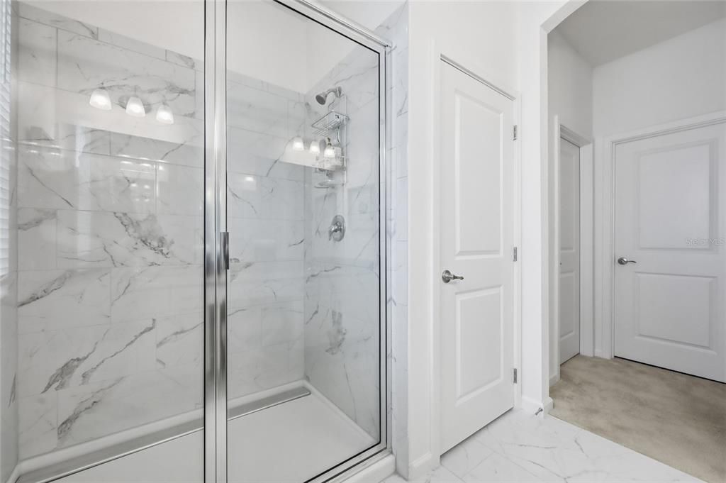 En Venta: $649,000 (6 camas, 4 baños, 2872 Pies cuadrados)