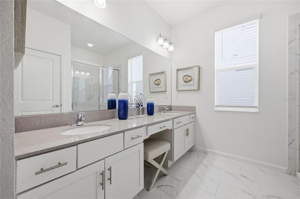 En Venta: $649,000 (6 camas, 4 baños, 2872 Pies cuadrados)