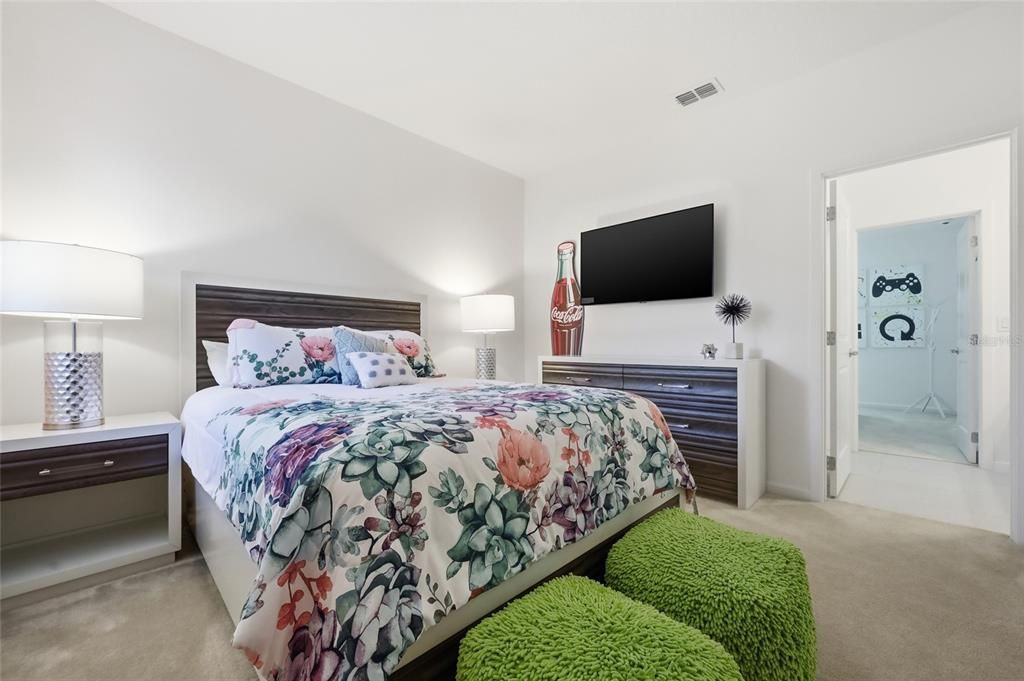 En Venta: $649,000 (6 camas, 4 baños, 2872 Pies cuadrados)