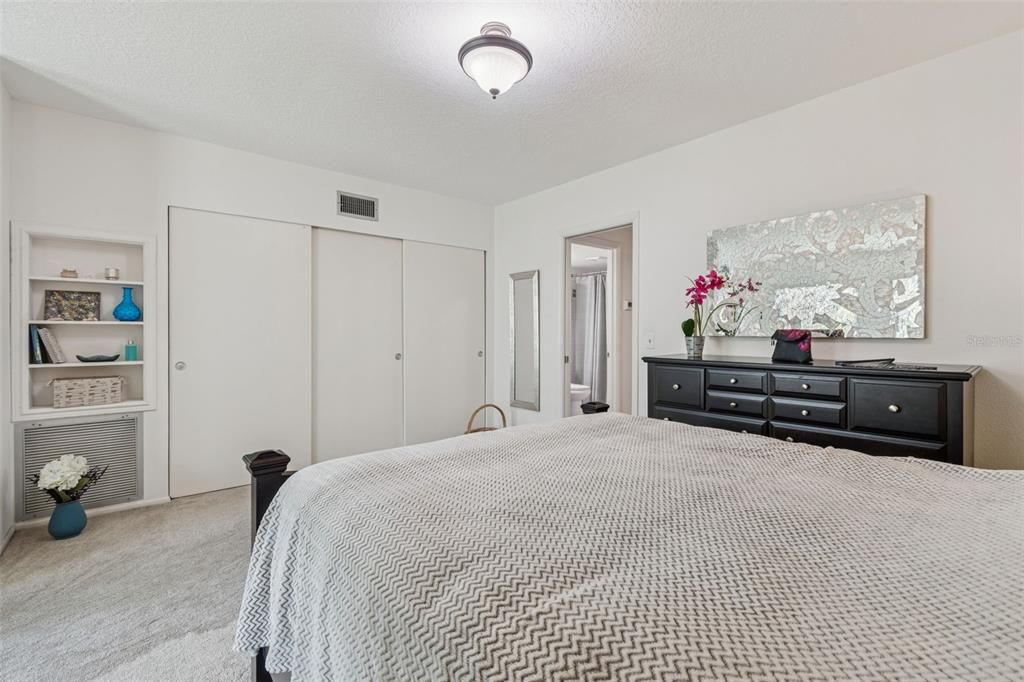 For Sale: $149,000 (1 beds, 1 baths, 780 Square Feet)