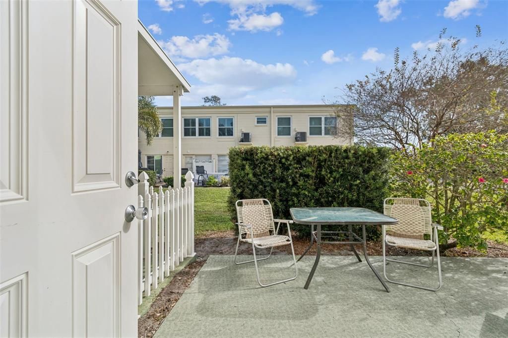 For Sale: $149,000 (1 beds, 1 baths, 780 Square Feet)